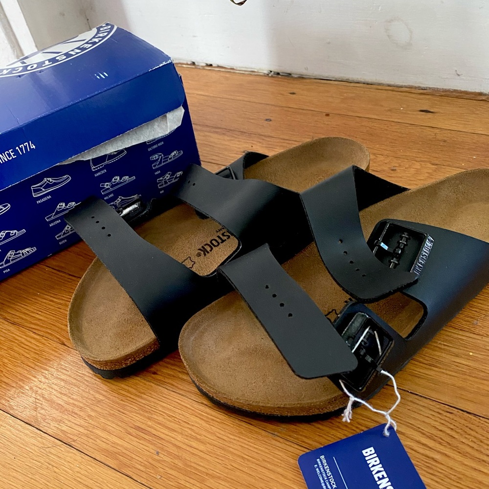 Brand New Arizona Birkenstock Mens Sandals Size 8